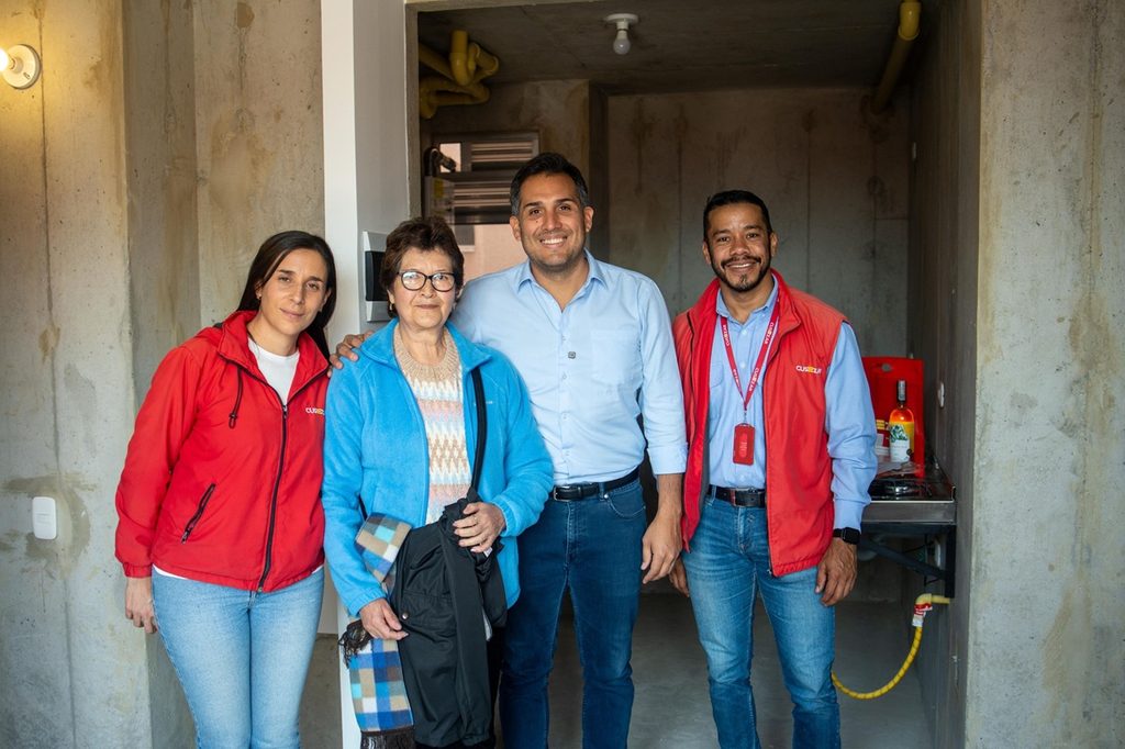 19 familias dejan atrás zonas de alto riesgo y reciben una nueva vivienda en Bogotá