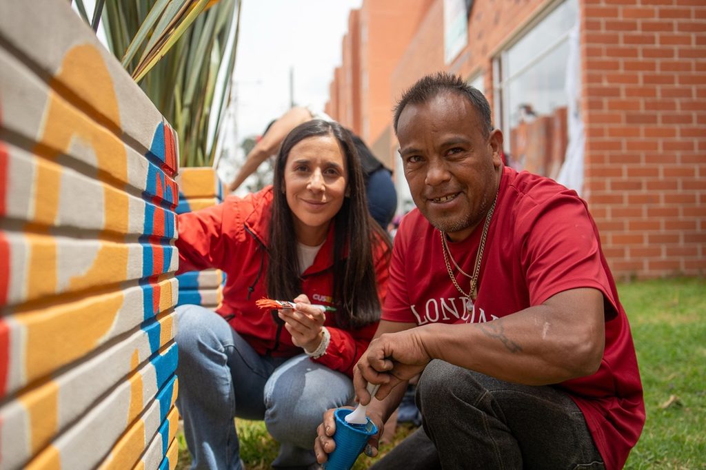 19 familias dejan atrás zonas de alto riesgo y reciben una nueva vivienda en Bogotá