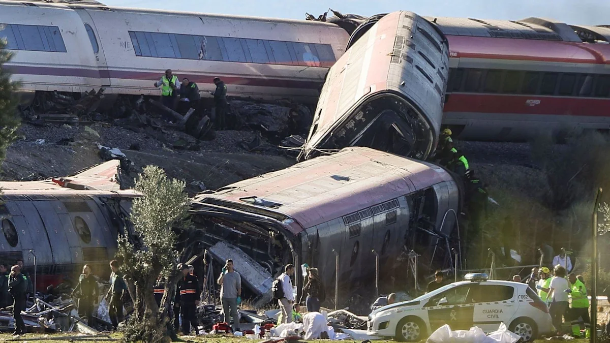 Un tren de alta velocidad chocó contra otro parado en la vía.